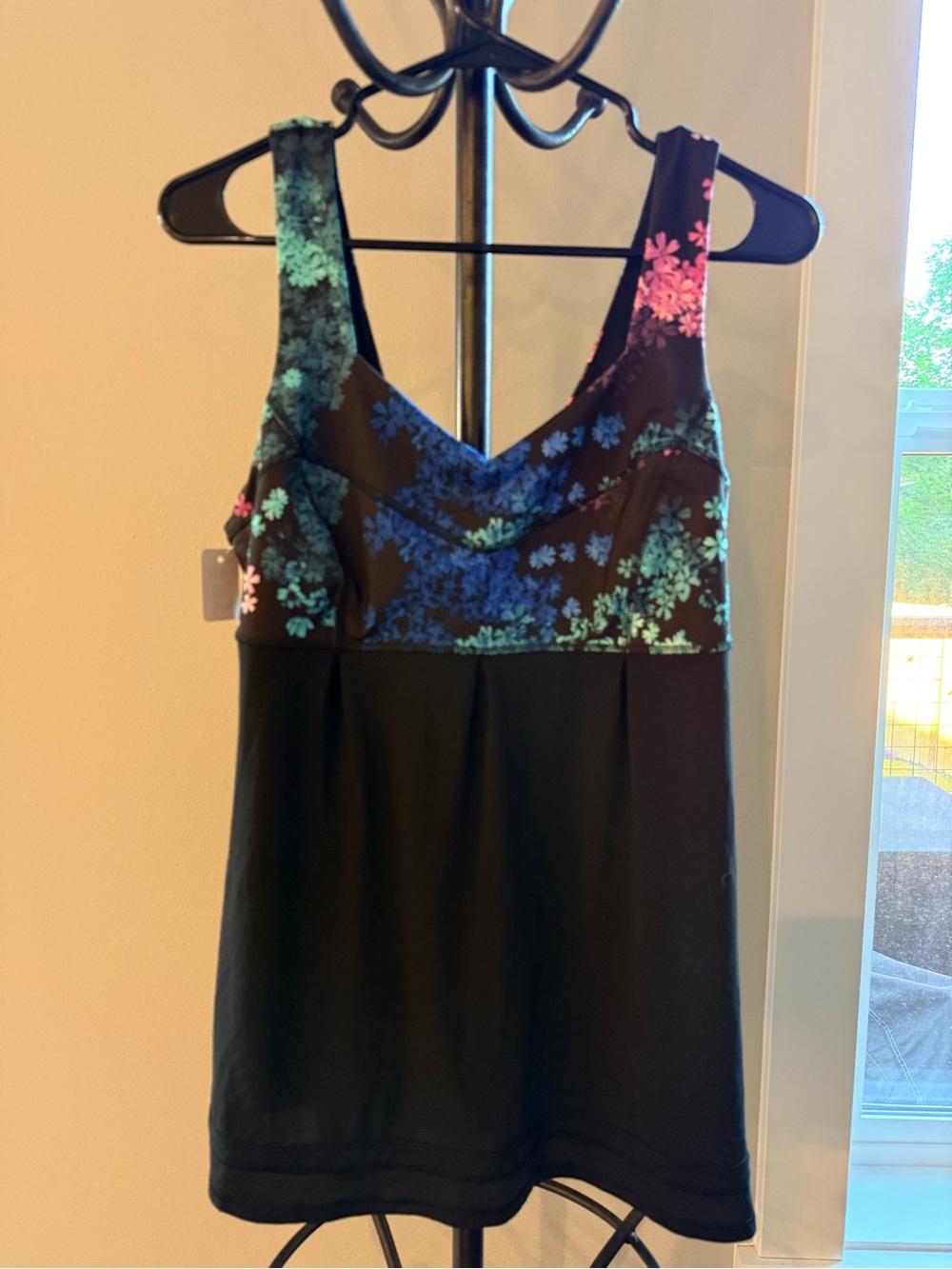 Lululemon Tame Me Tank in Black/Petal Pop Multi vibrant blue teal & pink floral